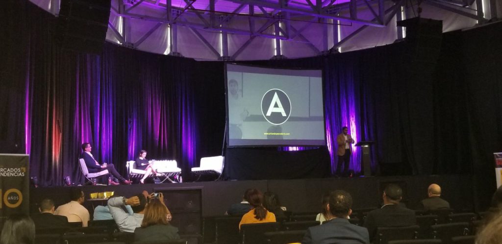 Hablando sobre ventas online en el eCommerce Day 2018.