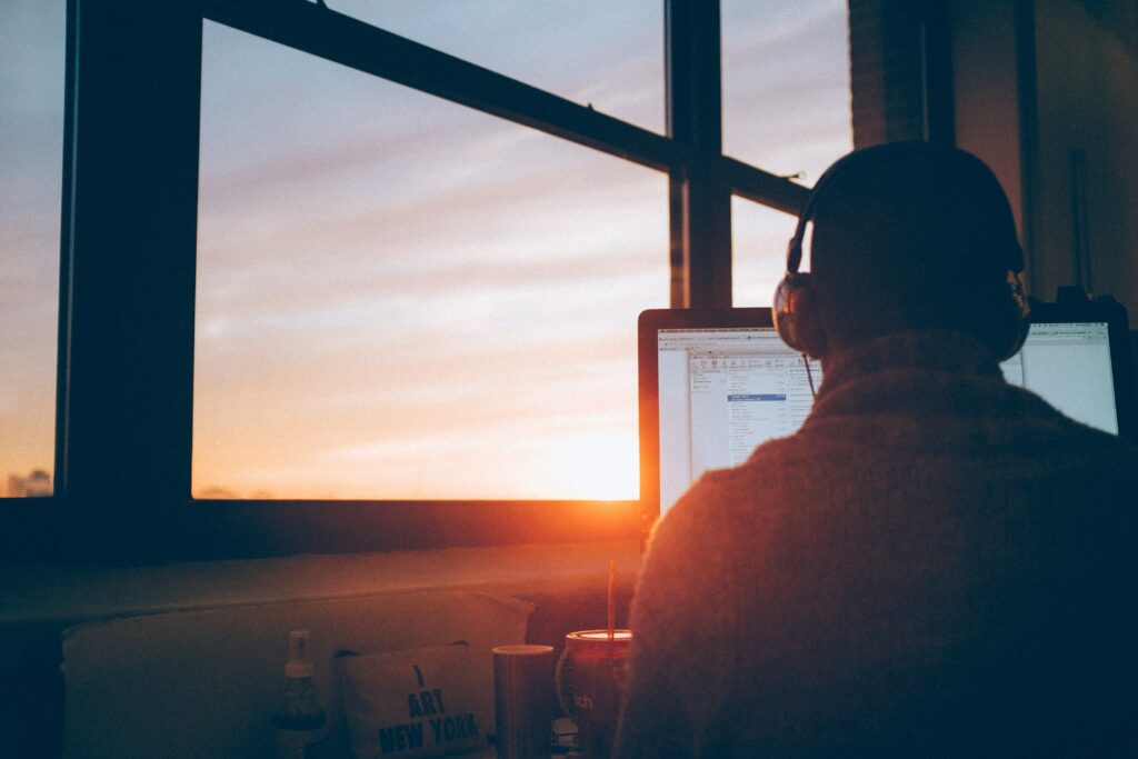 Teletrabajo y trabajo remoto dentro de la economía digital